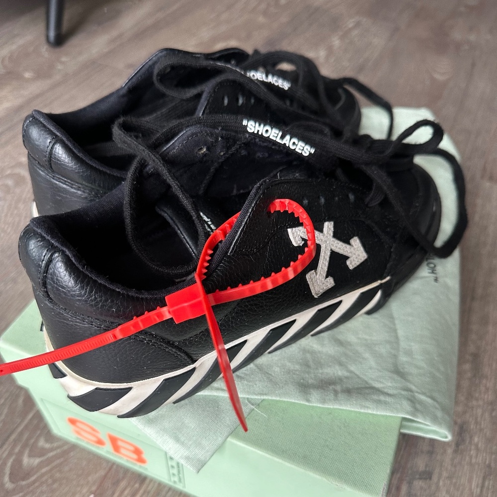 OFF-WHITE Vulc Low Leather Black White SS22 - Sz 40